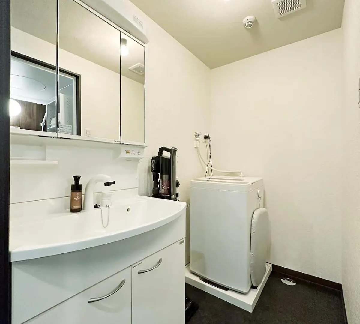 Bhotel Nagomi - Large 2Br Apt City Center For 10 Ppl Hiroshima Apartment